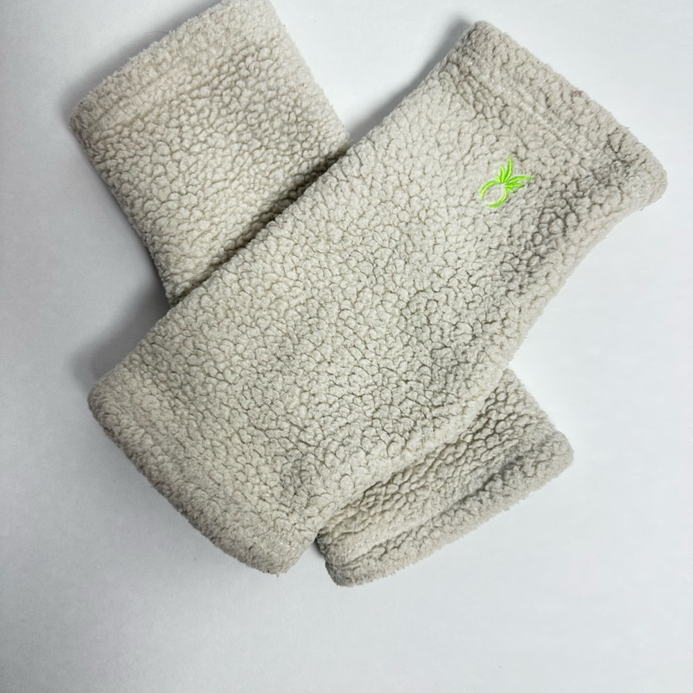 🧣🧤 Dudley Stephens Sherpa Larkspur Scarf & Glove Set – Oatmeal - Picture 6 of 16